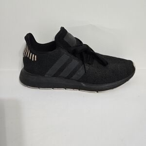 Adidas Swift run tennis shoe black lace up